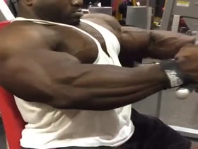 HOT PECS !!!!