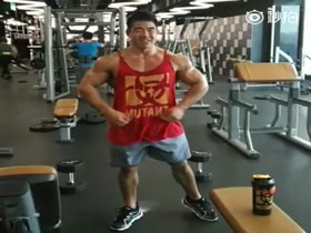 Gorgeous Chinese man flexing 2
