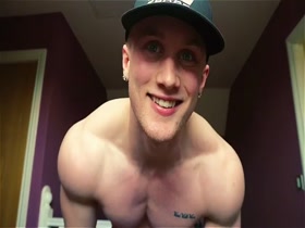 Zac Aynsley home posing