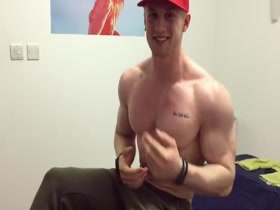 Zac Aysnley back crack