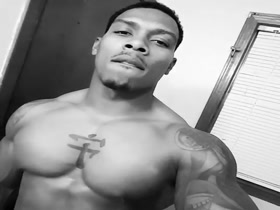 BLACK MUSCLE !
