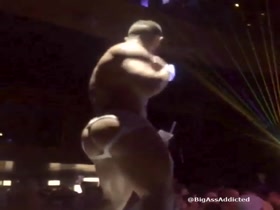 Jacob Hoxsey’s Big Bubble Ass !