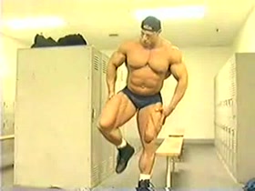 Bodybuilder lockerroom posing