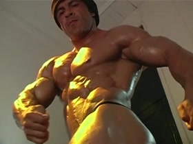 Latin bodybuilder Serafim worship