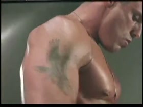HOT MUSCLE !