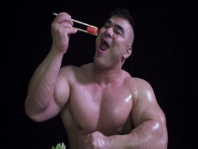 offseason bodybuildier eating