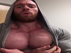 HOT PECS !