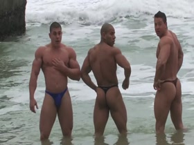 HOT THONGS !