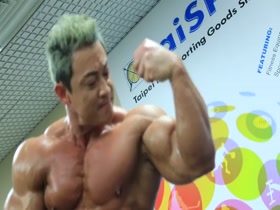 HOT ASIAN MUSCLE !