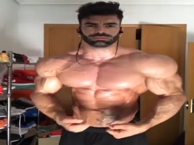 HOT MUSCLE !