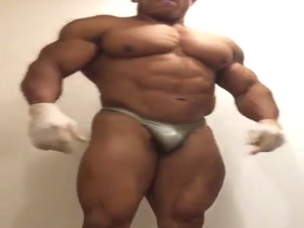 MUSCLE WORSHIP !