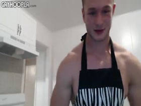 Horny BB Daniel Carter talks pussy