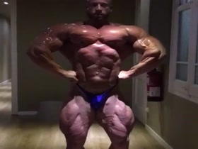 Petar Klancir - Pre-competition Flexing