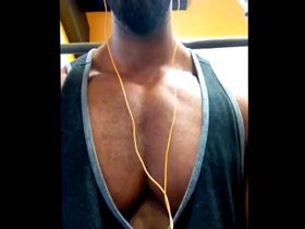 Pec Bouncing between sets