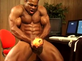 BodyBuilder Kai Grapefruit Show