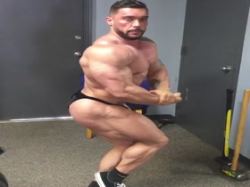 HOT MUSCLE MAN !