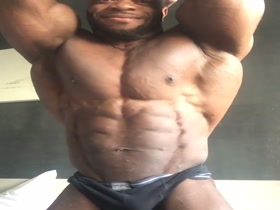 BLACK MUSCLE !