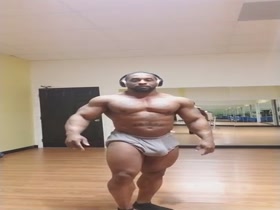 Detric Lewis oversized bulge