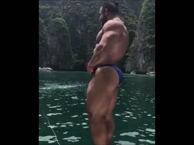 roidgut in the beach