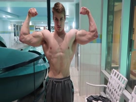 2 Muscle Twinks alone at the hotel pool