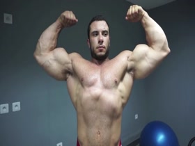 Lorenzo Becker depletes his arms