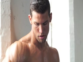 HOT PECS !