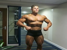 Dutch bodybuilder gets to classic perfection