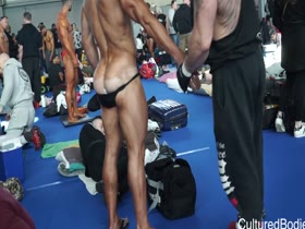 BACKSTAGE MUSCLE !
