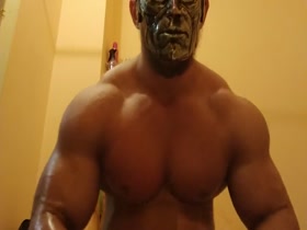 MUSCLE HUNK ! 1