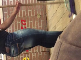 Tight jeans in sexy legs