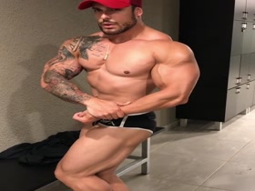 pose