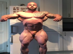 Mass Monster Posing: Ole Kristian Vaaga