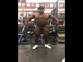 Mass Monster Akim Williams: Posing Session