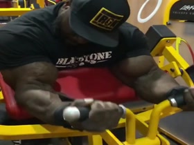 Mass Monster Akim Williams: Biceps Blast