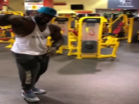 Mass Monster Akim Williams: Herculean Chest