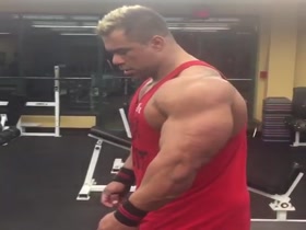 Mass Monster Paulo Almeida: Off-Season Posing