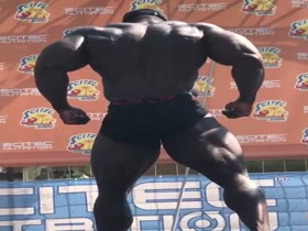 Brandon Curry: Posing 8 weeks out!