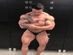 SEXY HUNK !