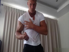 Blonde muscle