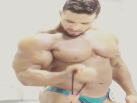 HOT MUSCLE !