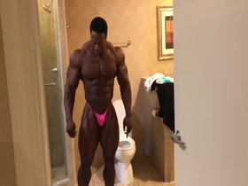 Massive BB Shawn Rhoden posing at home