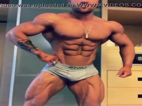 Bodybuilder Webcam Posing