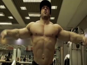 HOT BODYBUILDER !
