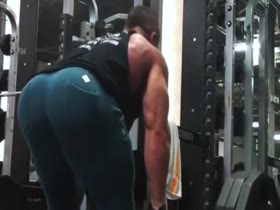 THAT'S A BIG BUTT !