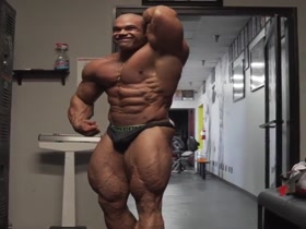 Alexis showing off his massiveness