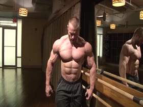 Stefan Havlik - Posing