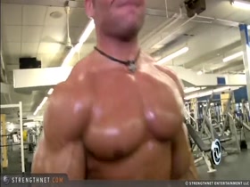 MUSCLE WORSHIP !