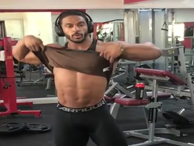 Fahad Al Junaibi 05 - Posing