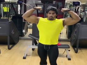 Fahad Al Junaibi 04 - Cable Curls & Posing