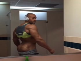THAT MUSCLE BUTT !